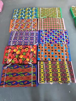 Sacos de compras de plástico com fecho de fecho de fecho de fecho de fecho duplo em cores CMYK personalizadas para promoções ou presentes