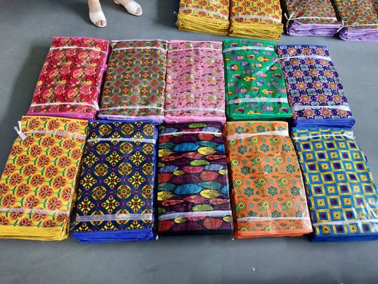 Sacos de compras personalizados de PP ecológicos com impressão em gravura cores Panton