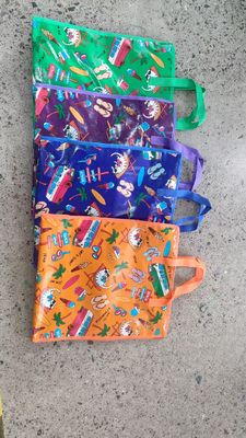 Bolsas de compras personalizadas de vários tamanhos feitas com materiais ecológicos